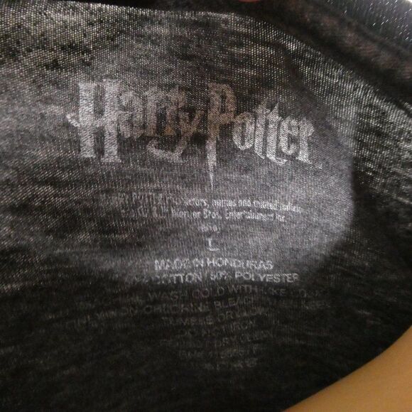Harry Potter Hogwarts Distressed Graphic T Shirt S - Picture 8 of 9